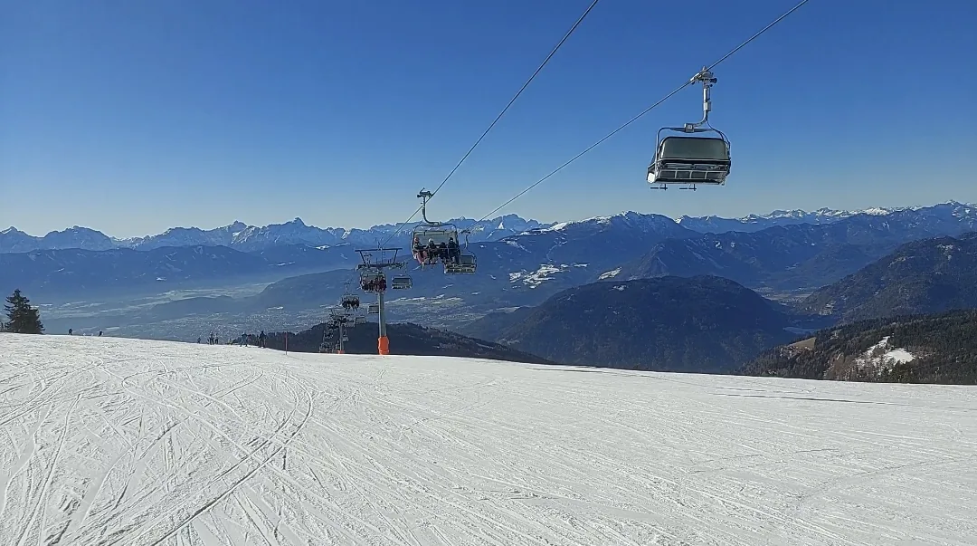 Žičara i planinska panorama na skijalištu Gerlitzen