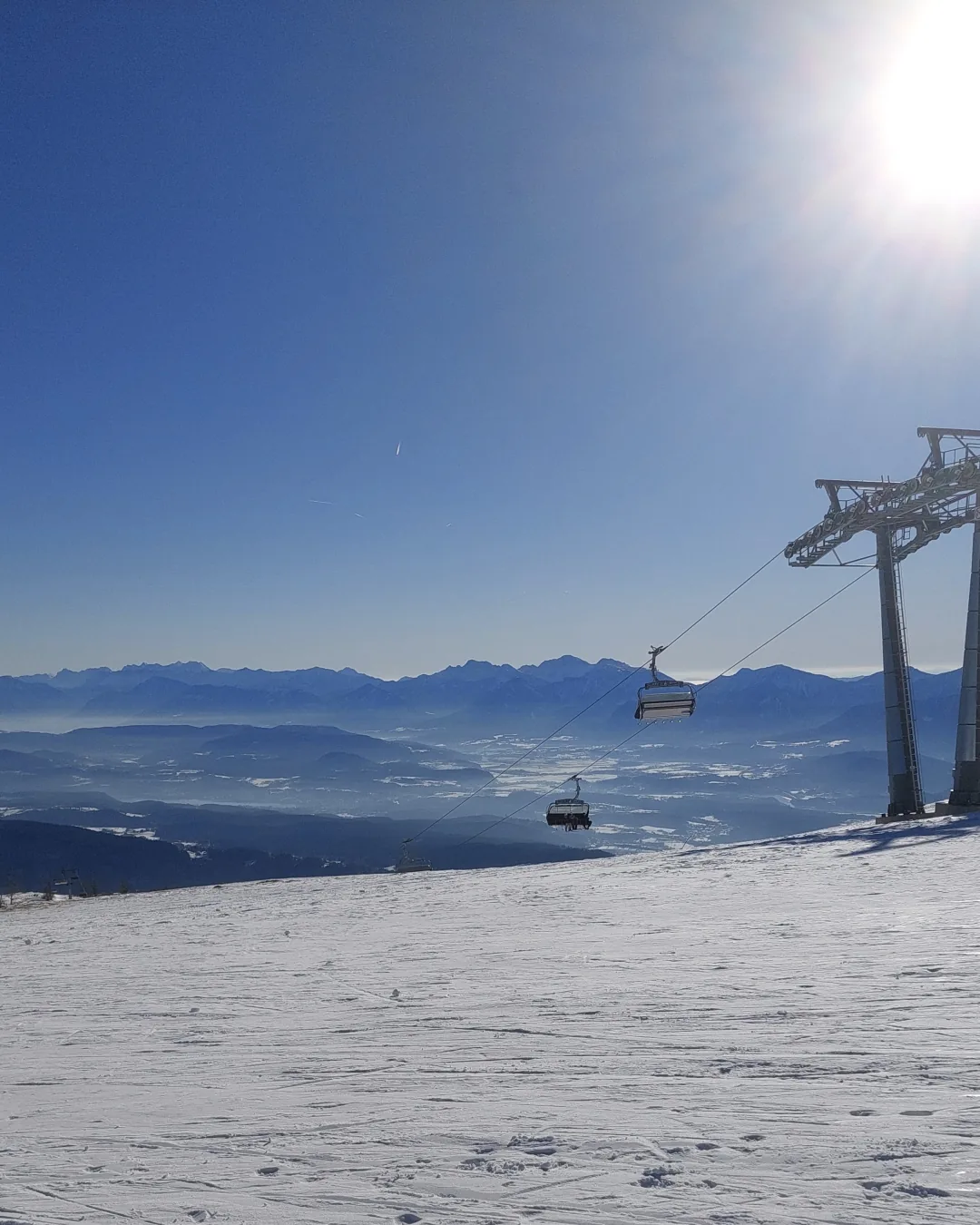 Žičara i pogled na dolinu sa skijališta Gerlitzen