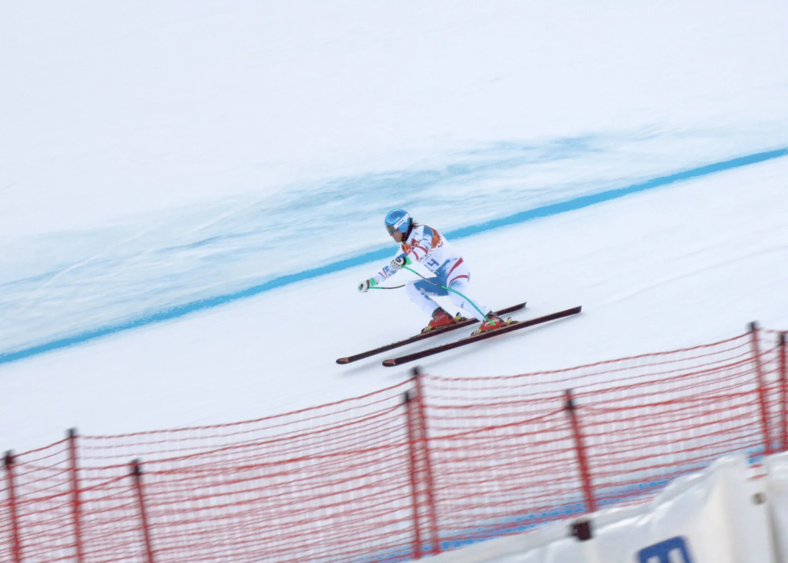 Matthias Mayer tijekom spusta superkombinacije na Zimskim olimpijskim igrama u Sočiju 2014.